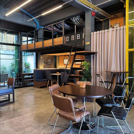 Whereder Poshtel Удон-Тхани Экстерьер фото